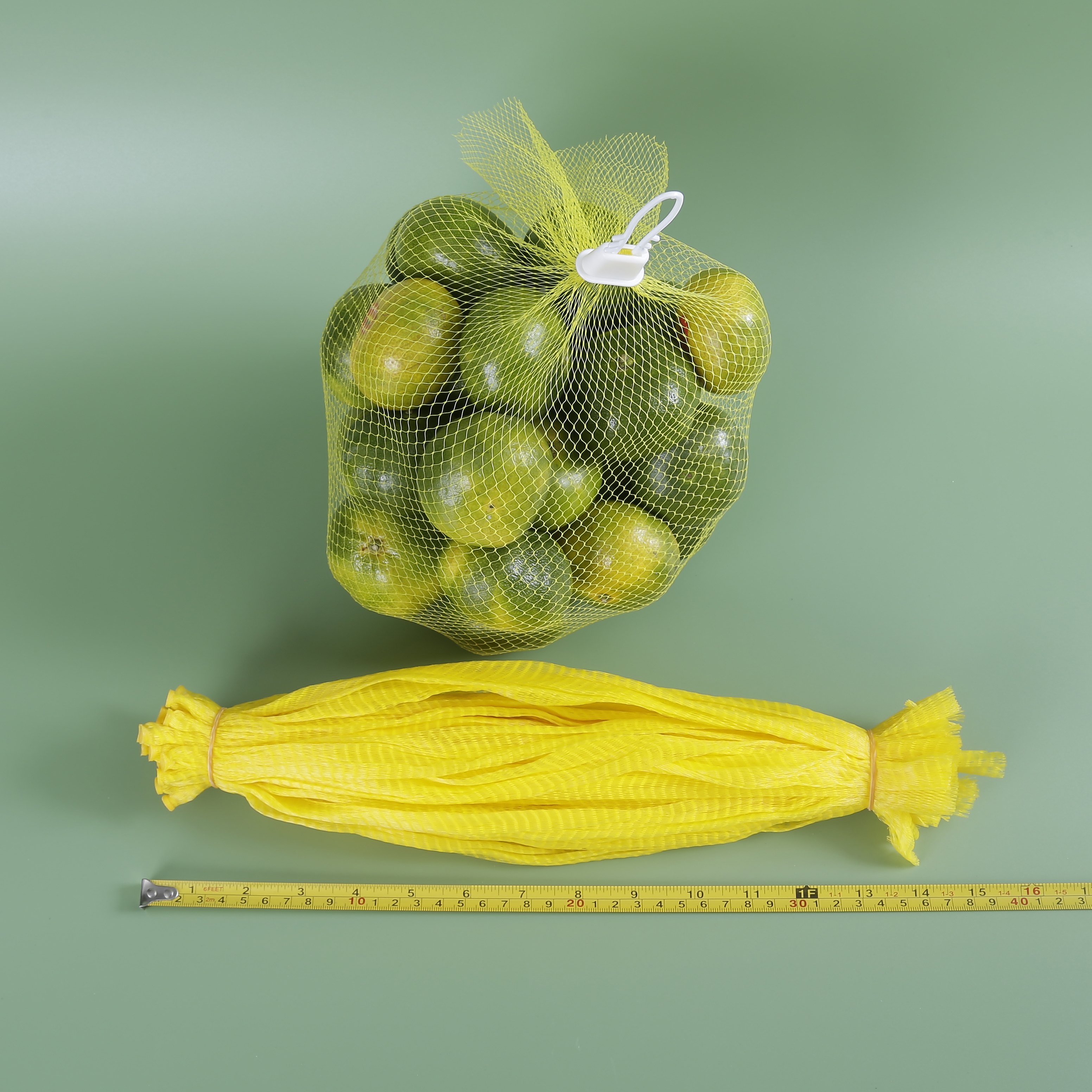 Bolsos netos plásticos de la malla sacada en rollo que empaquetan los bolsos tubulares de la manga de la malla de los huevos de la fruta de la cebolla del ajo